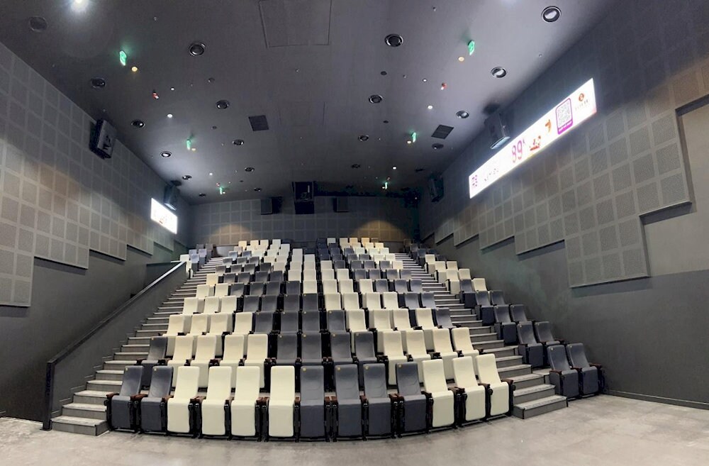 The cinema at Lotte Mall Tay Ho possesses modern cinema technology and a classy entertainment space